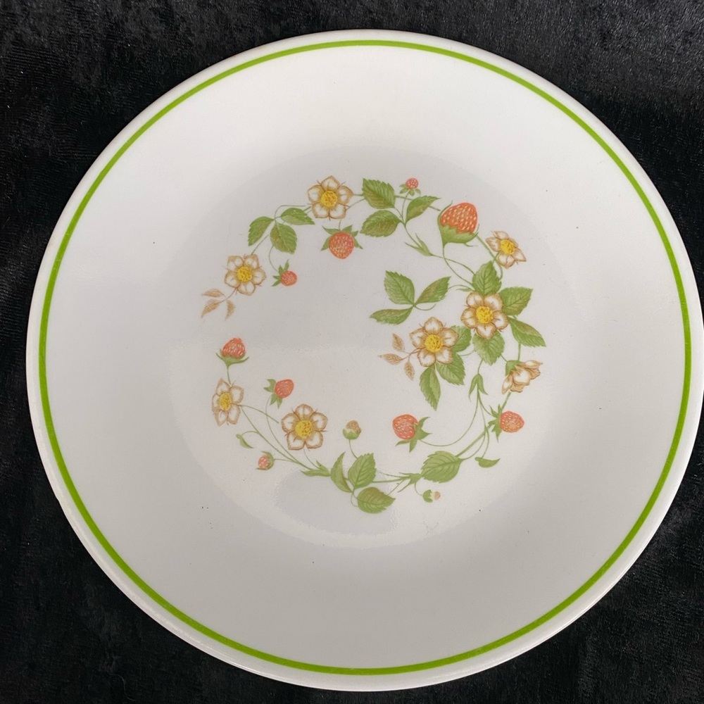 4 Vintage Corelle Strawberry Sundae Luncheon Plates Red Green - Picture 5 of 8